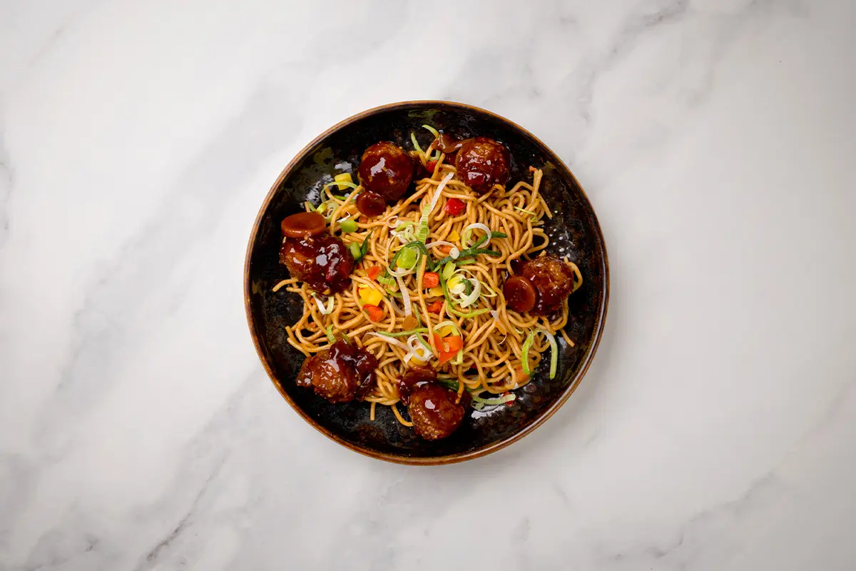 Surinaamse mie met gehaktballetjes in ketjap